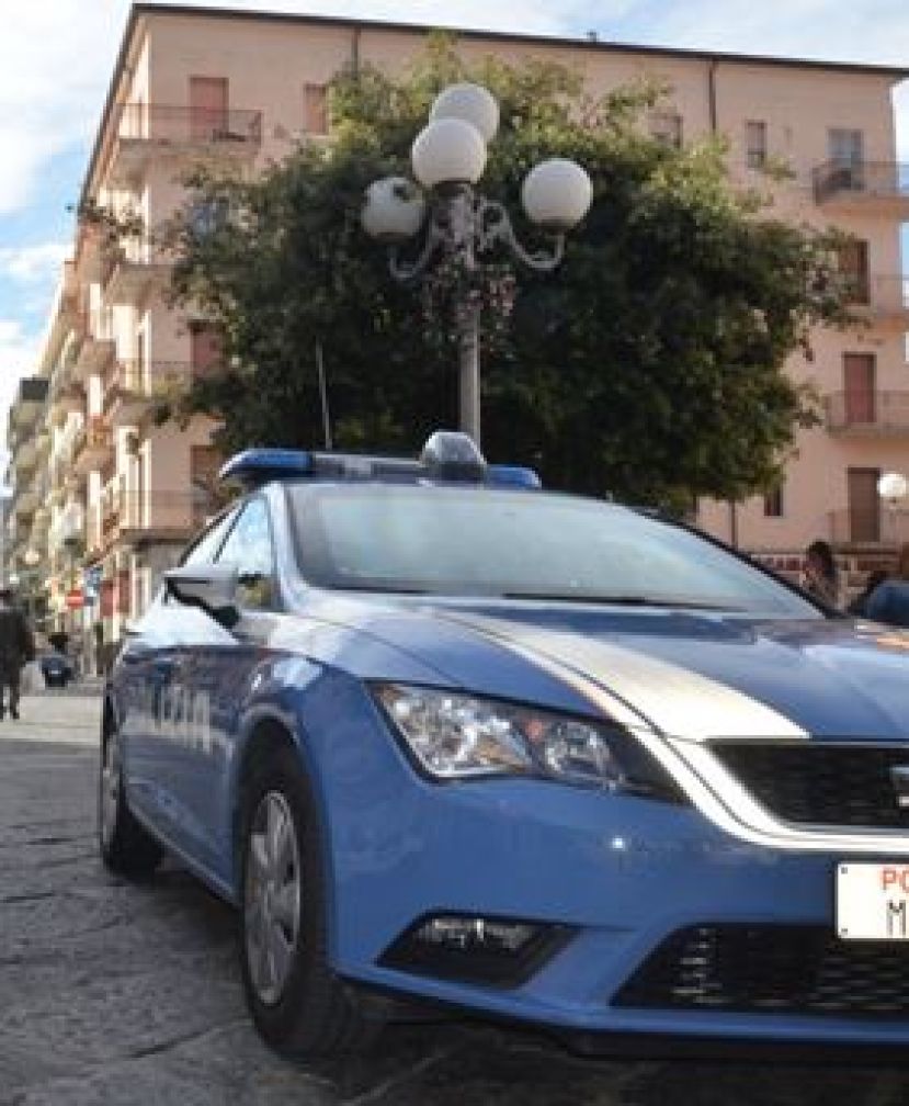 Hashish e marijuana in un garage, indaga la polizia