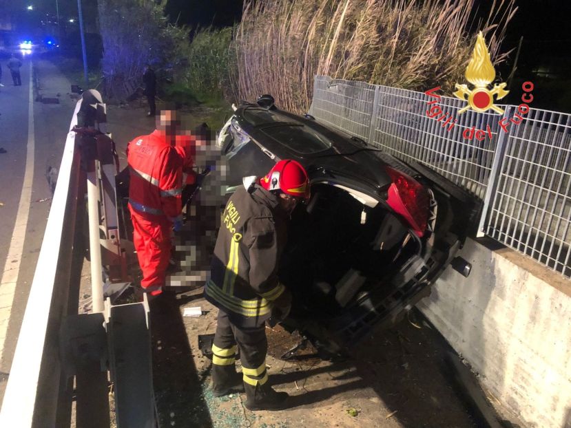 Due giovani perdono la vita in un incidente a San Sostene